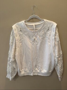 EUC Anthropologie Ivory Embroidered Lace Sleeve Sweatshirt - Medium